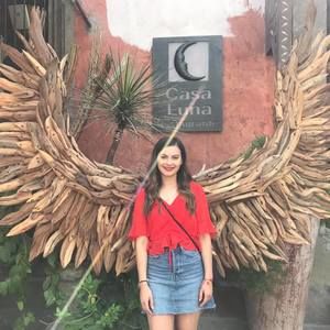 Meet your Posher, Daniela